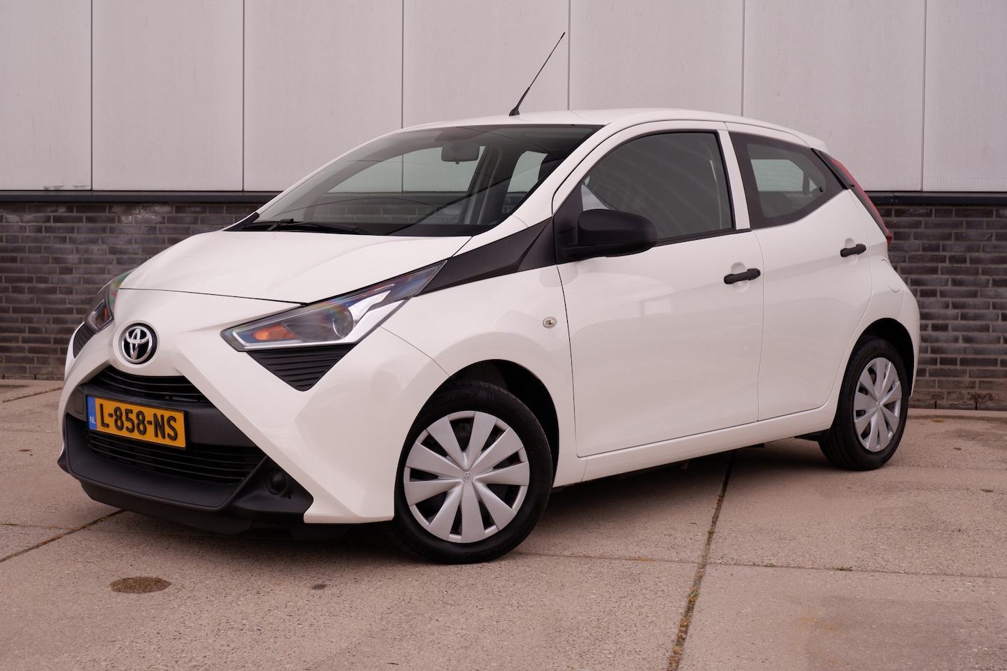 Toyota Aygo - 1.0 VVT-i x-fun | Airco| Bluetooth | Elek. Ramen | 5DRS | NL/NAP - AutoWereld.nl
