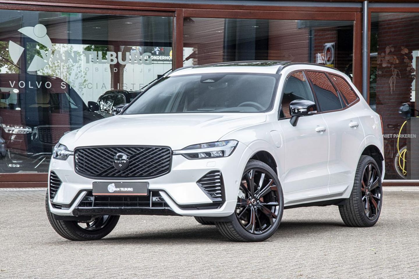 Volvo XC60 - 2.0 T6 AWD ULTRA BLACK EDITION RECHARGE - AutoWereld.nl