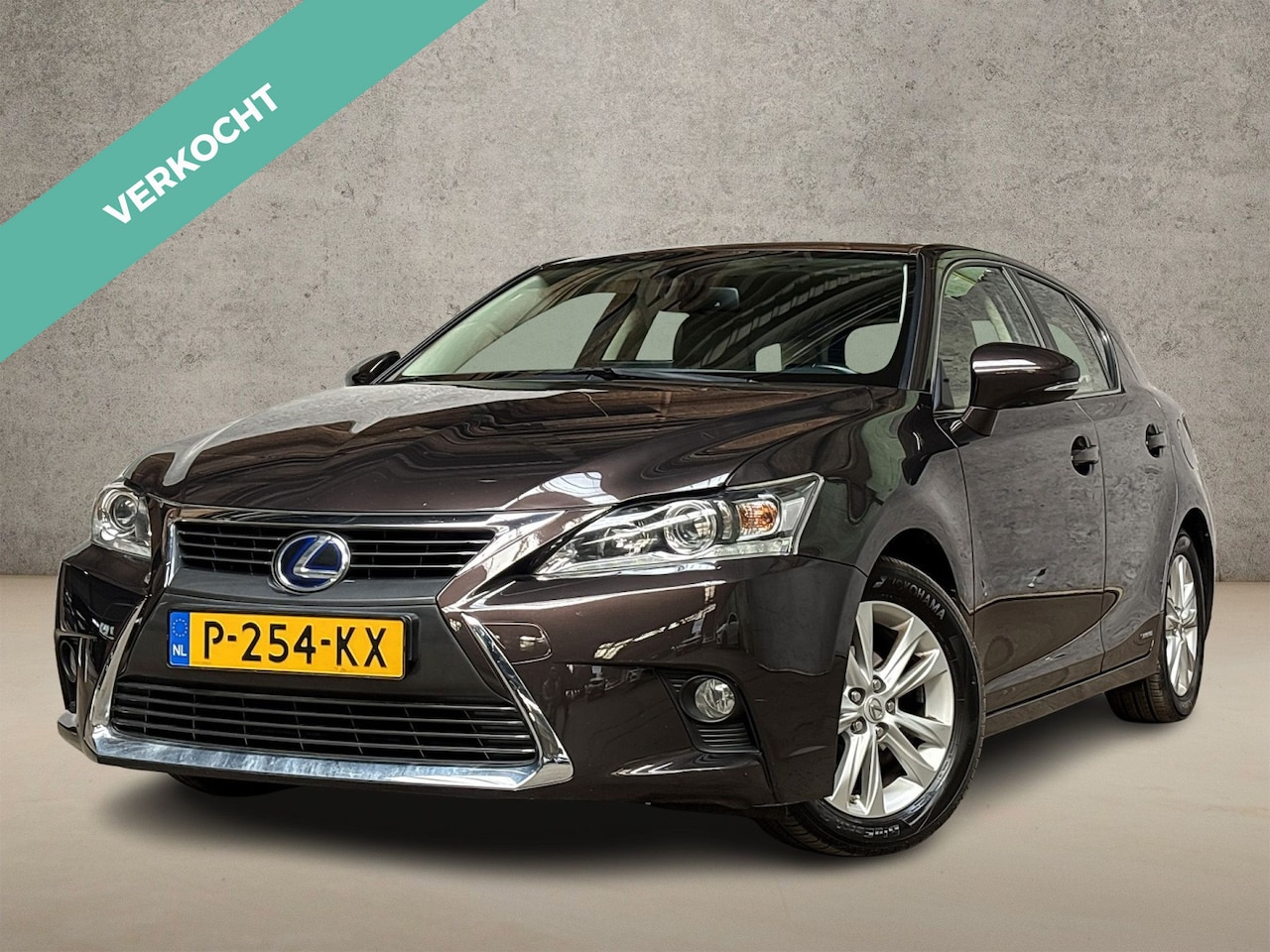Lexus CT 200h - Sport Automaat (NAVIGATIE, ALCANTARA, CAMERA, SPORTSTOELEN, PARKEERSENSOREN, CRUISE, NIEUW - AutoWereld.nl
