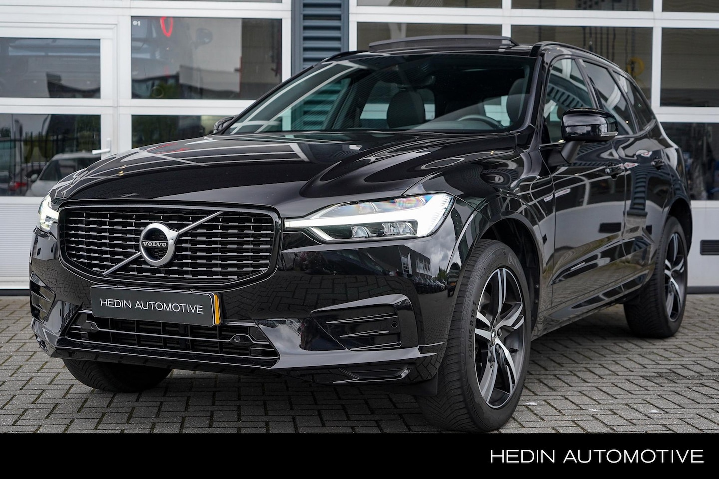 Volvo XC60 - 2.0 T5 R-Design Parkeercamera | Elektrische stoelen met geheugen | Harman/Kardon Audio | T - AutoWereld.nl