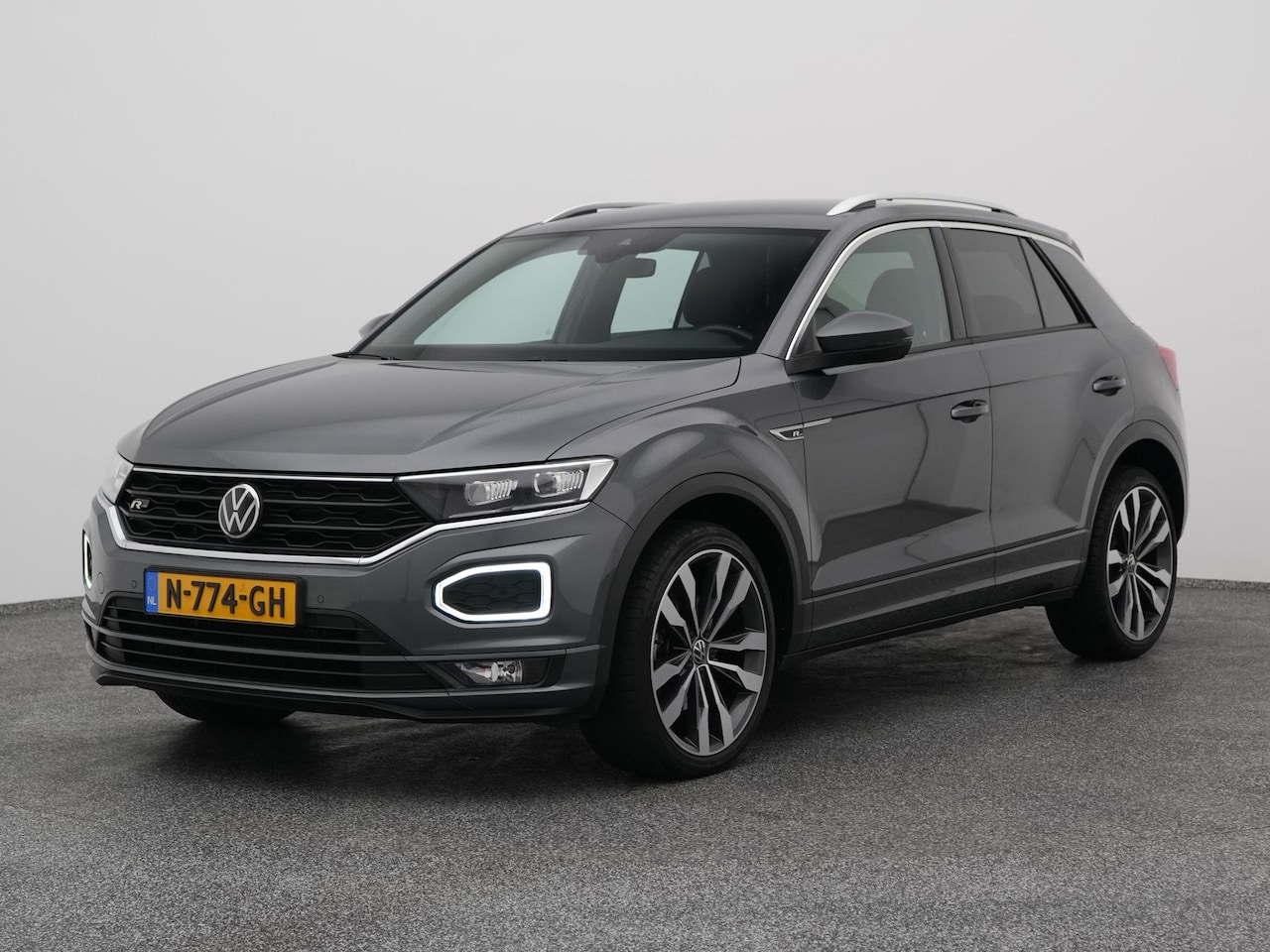 Volkswagen T-Roc - 1.5 TSI DSG-7 R-Line | ADAPTIVE | VIRTUAL COCKPIT | PARKEERSENSOREN - AutoWereld.nl