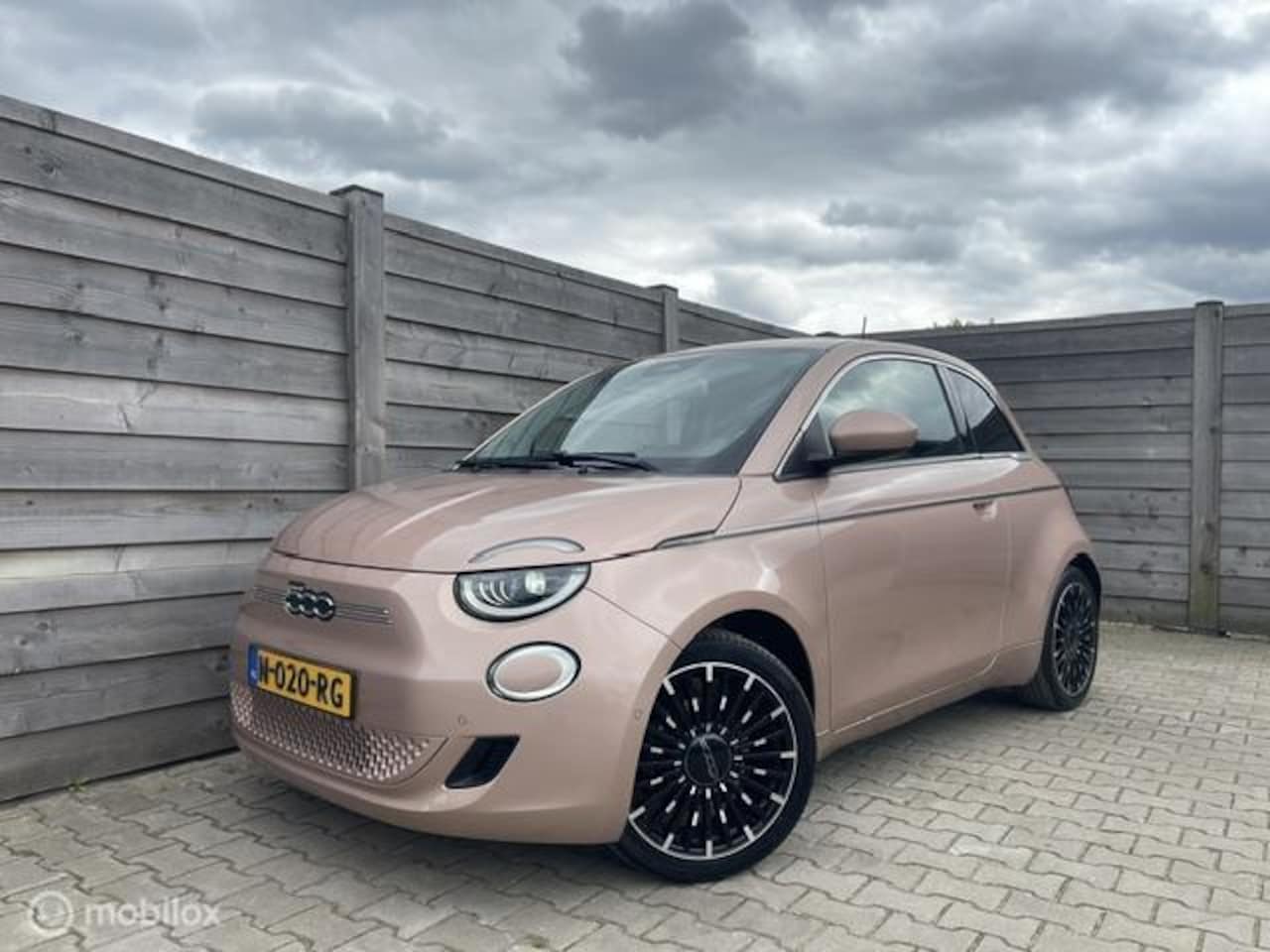 Fiat 500 - - La Prima 3+1 Icon 42 kWh Leder-Navi-Camera-Stoelverw - AutoWereld.nl