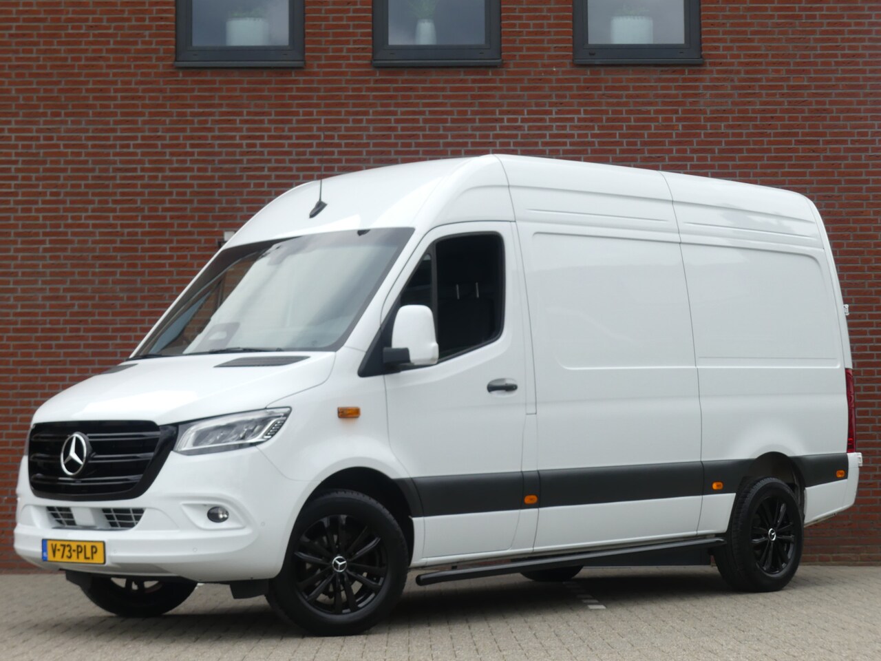 Mercedes-Benz Sprinter - 317 CDI L2H2 LED/Camera/PDC/Navigatie - AutoWereld.nl
