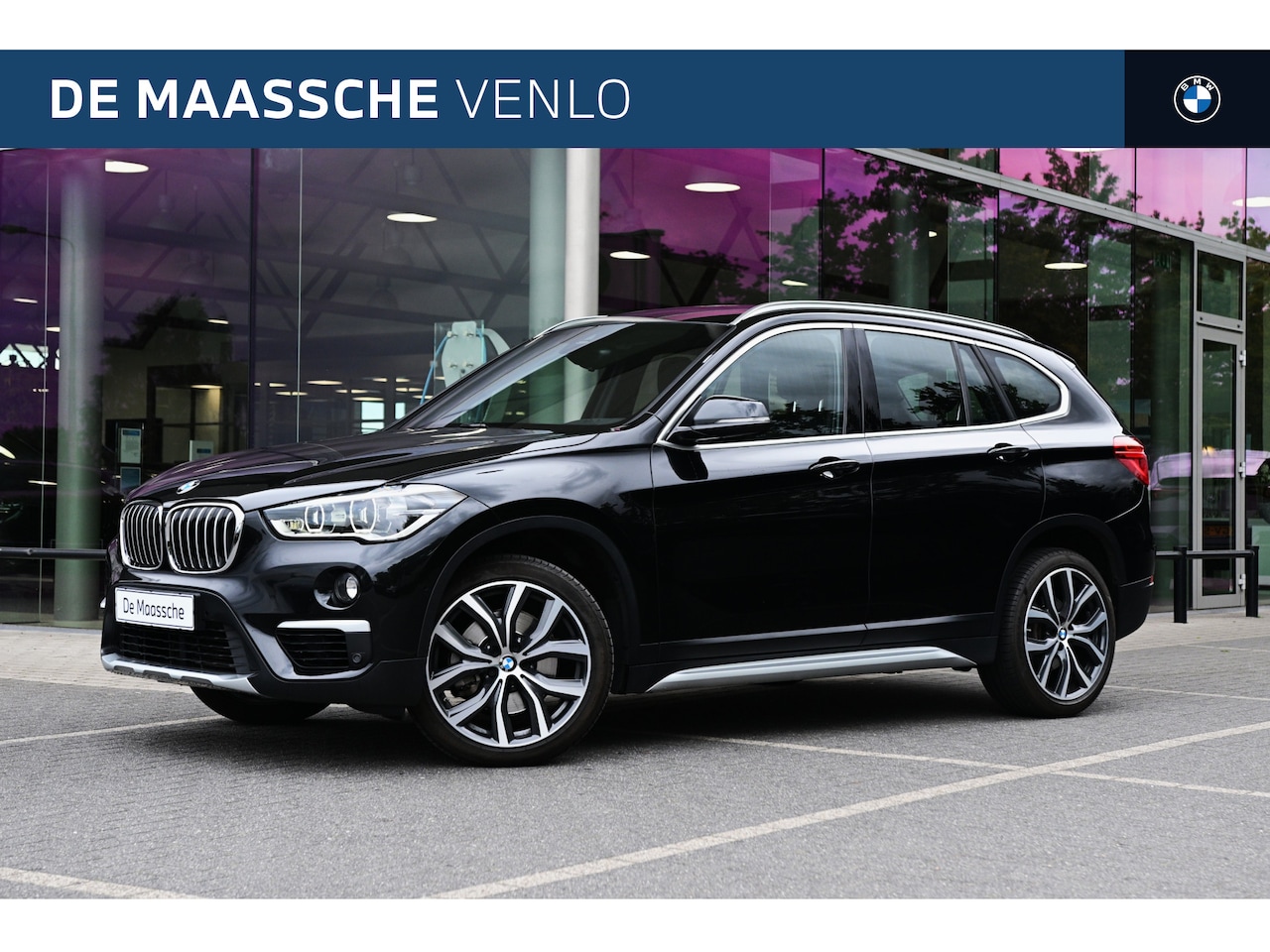 BMW X1 - sDrive20i High Executive xLine Automaat / Sportstoelen / Achteruitrijcamera / Head-Up / Cr - AutoWereld.nl
