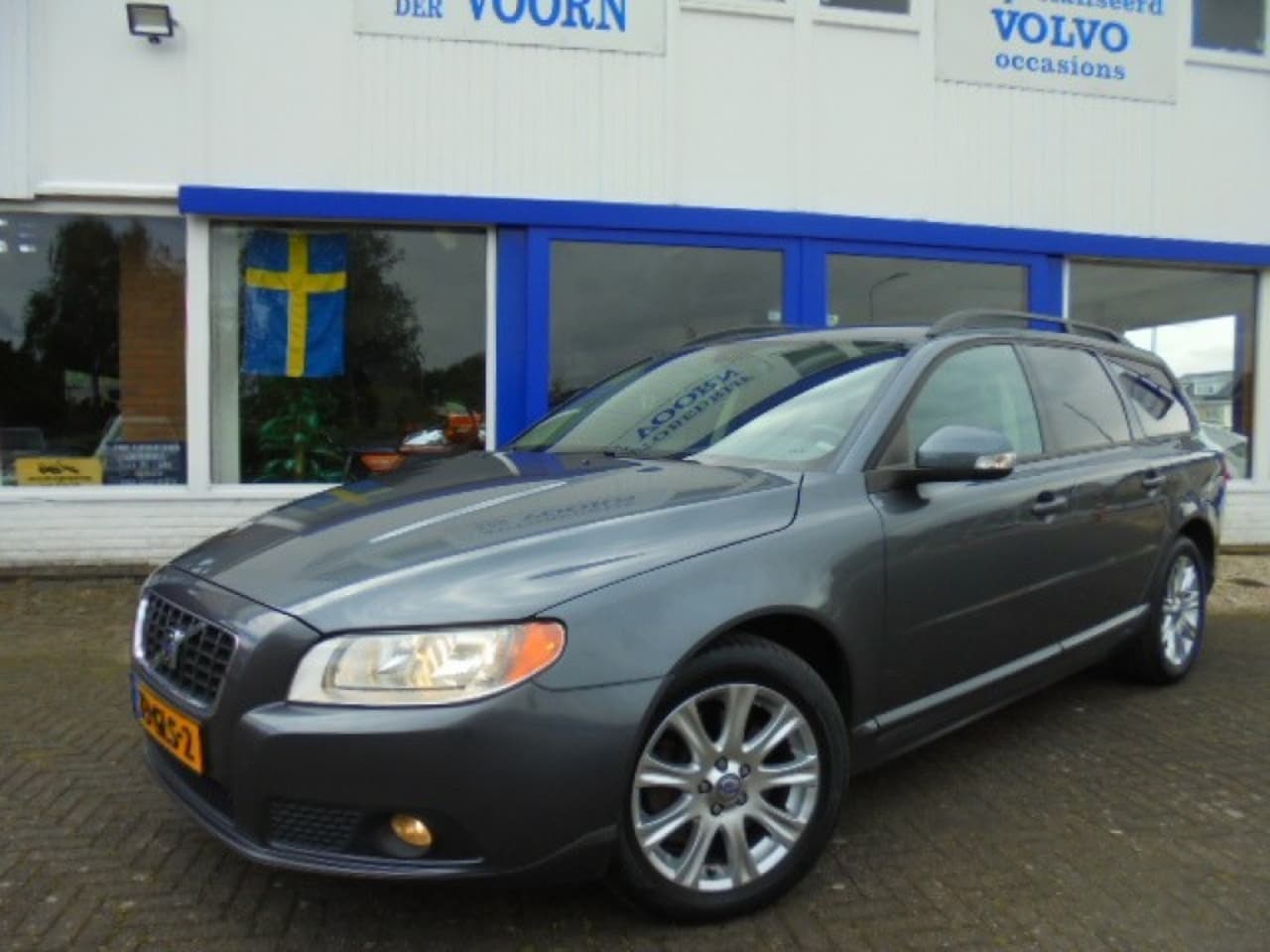 Volvo V70 - 2.5T AUT,LEDER,17 INCH,TREKH,ORG NL!! 2E EIG, NW STAAT! - AutoWereld.nl