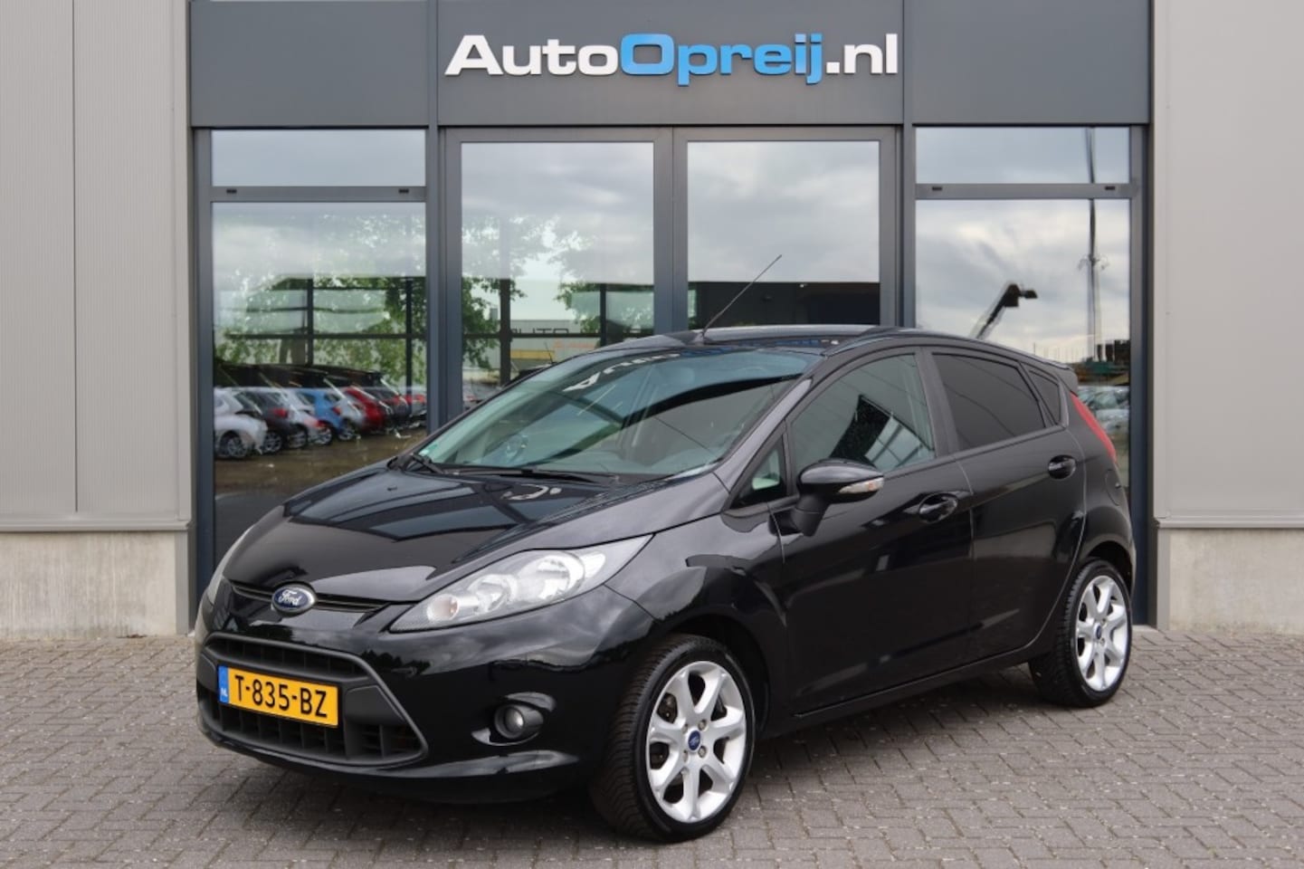 Ford Fiesta - 1.25 Trend 82pk 5drs. Airco, Stoelverwarming, voorruitverwarming - AutoWereld.nl