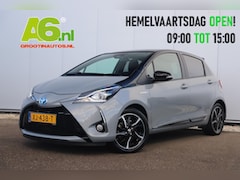 Toyota Yaris - 1.5 Hybrid Bi-Tone Plus 101PK Automaat Panoramadak Navigatie Camera Clima Cruise Keyless E