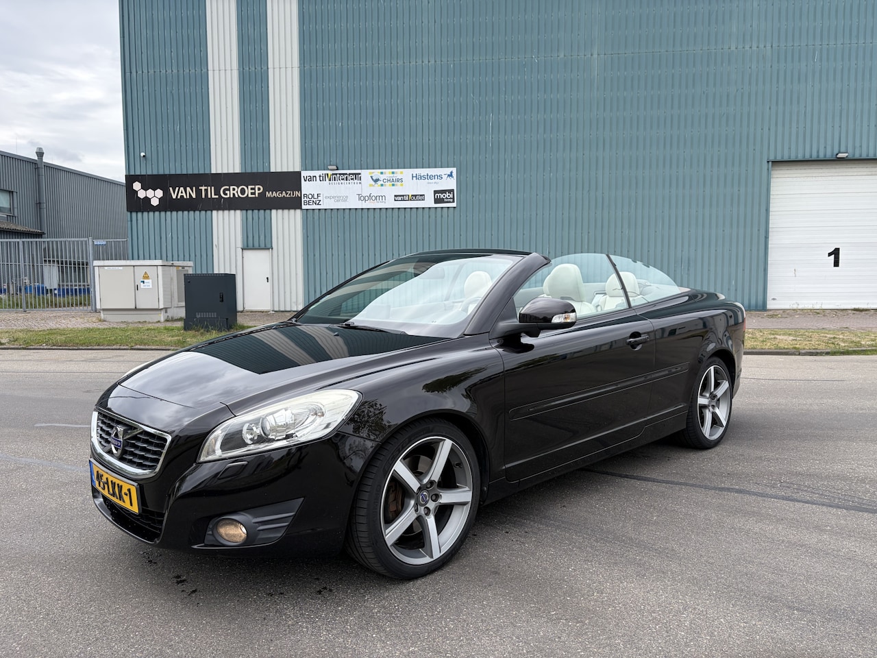 Volvo C70 Convertible - 2.4i Intro Edition Automaat 170 PK. Droomauto !!! Zeer goed onderhouden !! Alle keuringen - AutoWereld.nl