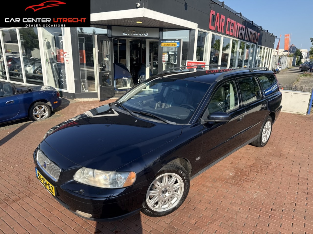 Volvo V70 - 2.4 Momentum leer navi airco trekhaak - AutoWereld.nl