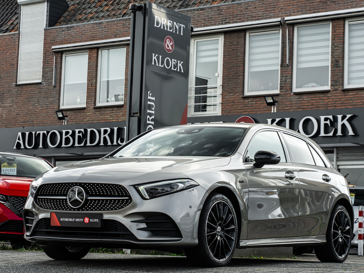 Mercedes-Benz A-klasse - 250e AMG BRUIN LEDER ELEK SPIEGELS 19 INCH LMV LED AMBIENT LIGHTS - AutoWereld.nl