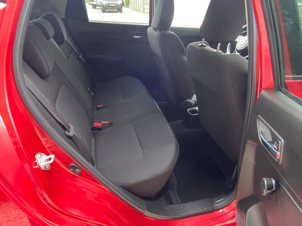 Suzuki Swift - 1.2 Stijl Smart Hybrid zo goed als nieuw incl. nieuwe APK en beurt.