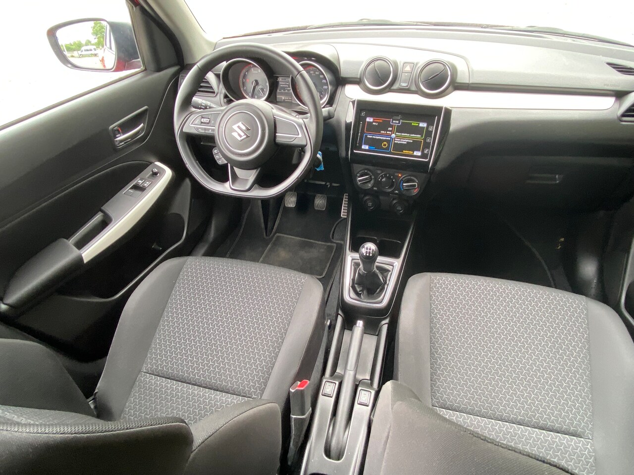 Suzuki Swift - 1.2 Stijl Smart Hybrid zo goed als nieuw incl. nieuwe APK en beurt.