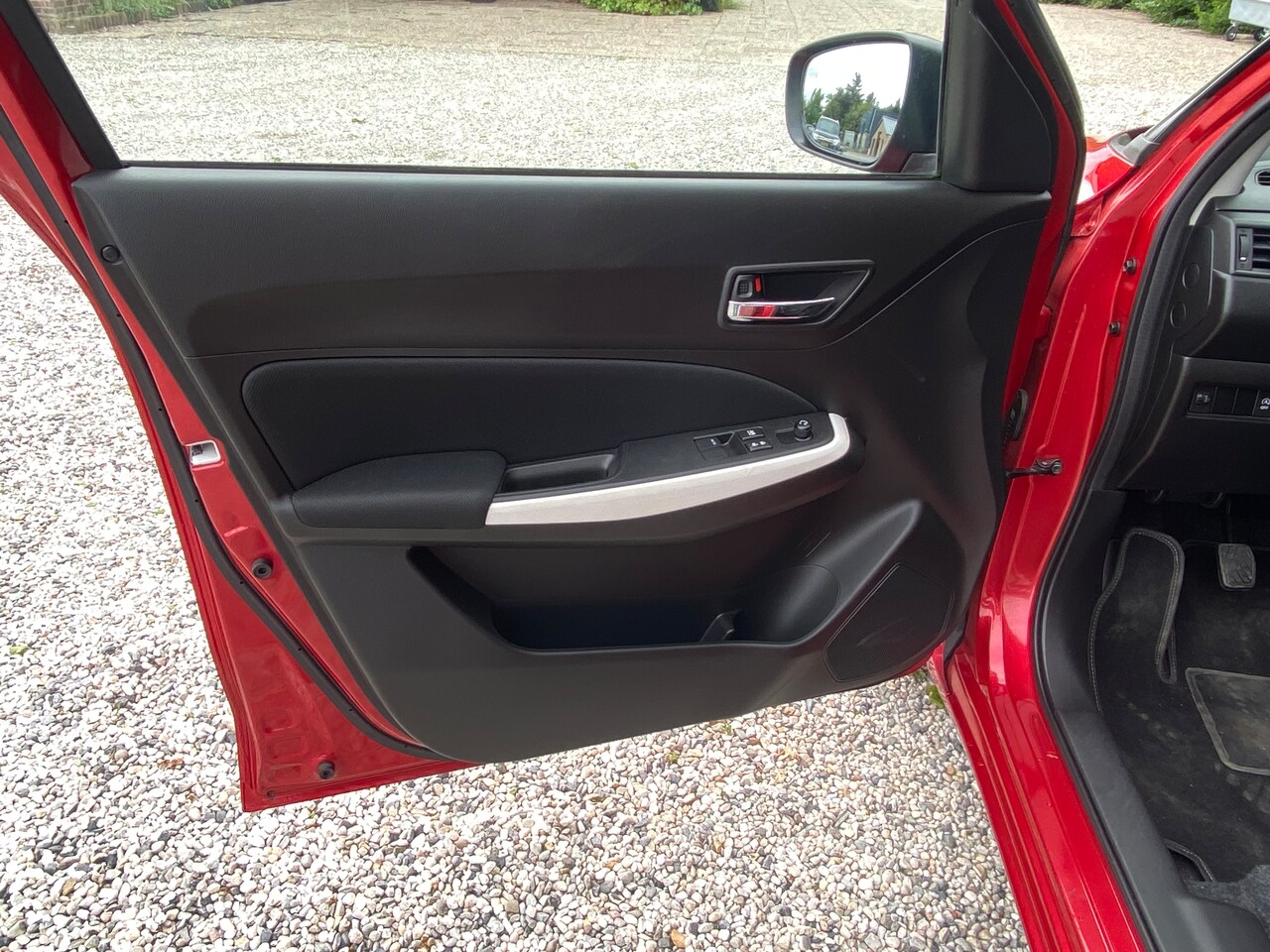 Suzuki Swift - 1.2 Stijl Smart Hybrid zo goed als nieuw incl. nieuwe APK en beurt.