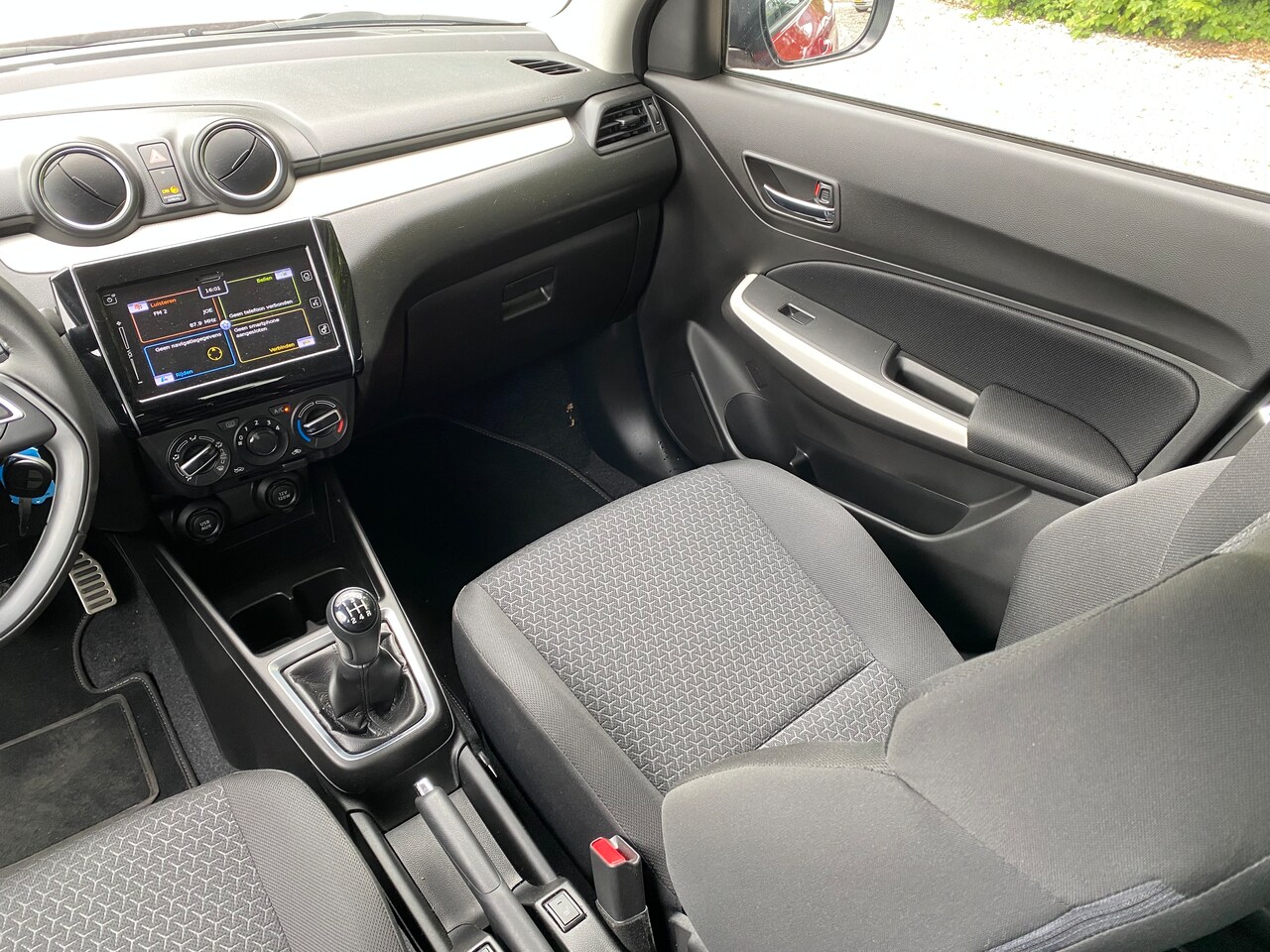 Suzuki Swift - 1.2 Stijl Smart Hybrid zo goed als nieuw incl. nieuwe APK en beurt.