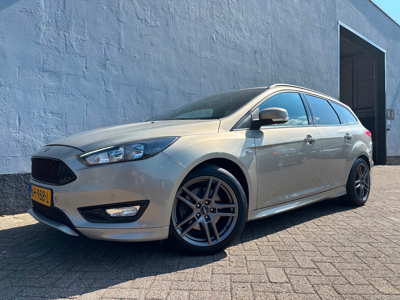 Ford Focus Wagon - 1.5 ST-Line - 1e Eigenaar - Navigatie - AutoWereld.nl