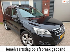 Volkswagen Tiguan - 2.0 TSI Comfort&Design 4Motion / Pano / PDC / Navi / DSG