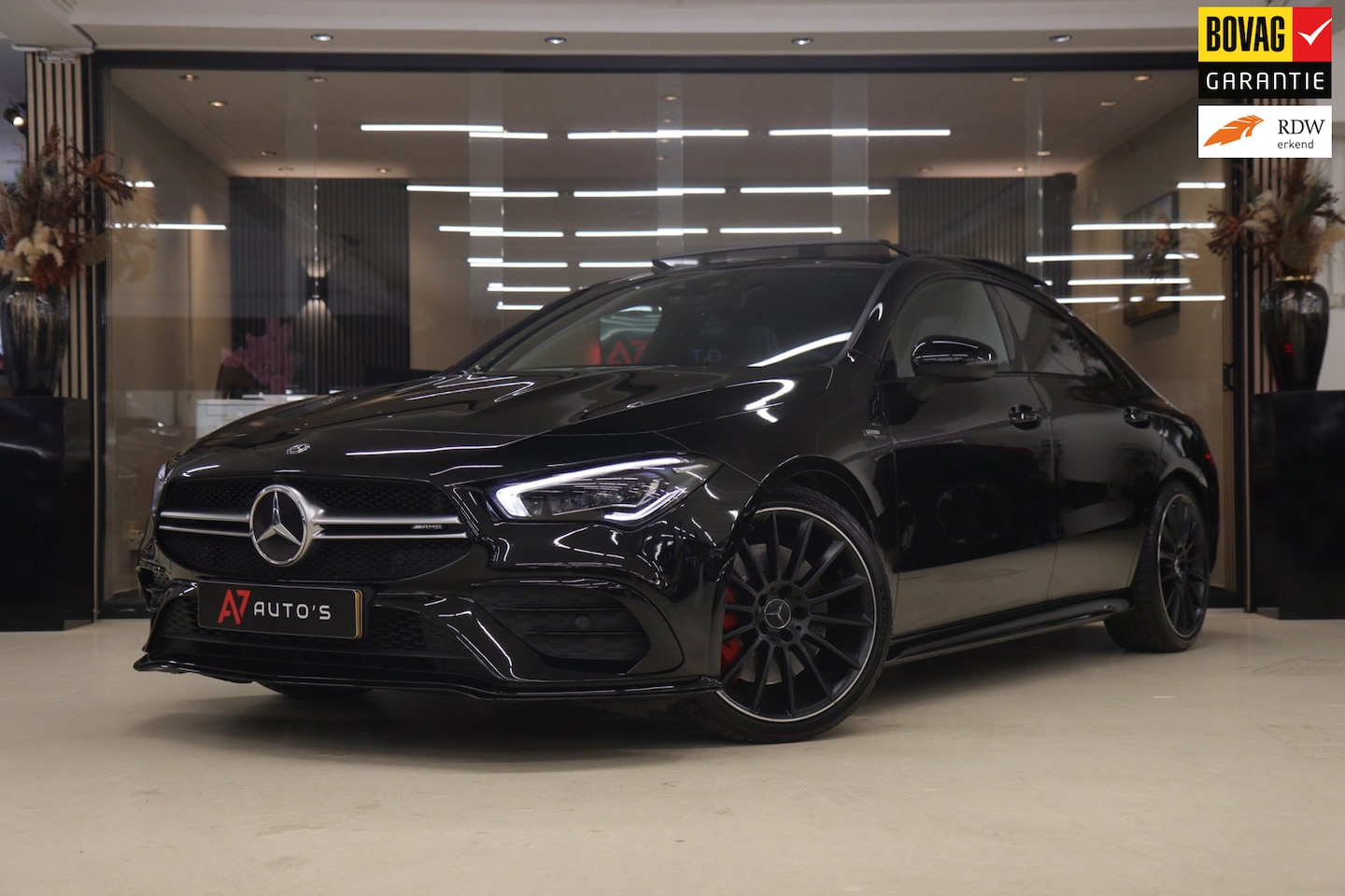 Mercedes-Benz CLA-Klasse - AMG 35 4MATIC PANO/CARPLAY/BUR/SFEER/STOELVER/VOLL - AutoWereld.nl