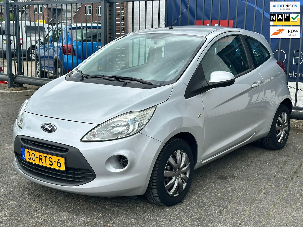 Ford Ka - 1.2 Cool & Sound start/stop / AIRCO / ELEKTRISCHE RAMEN / NAP !! - AutoWereld.nl