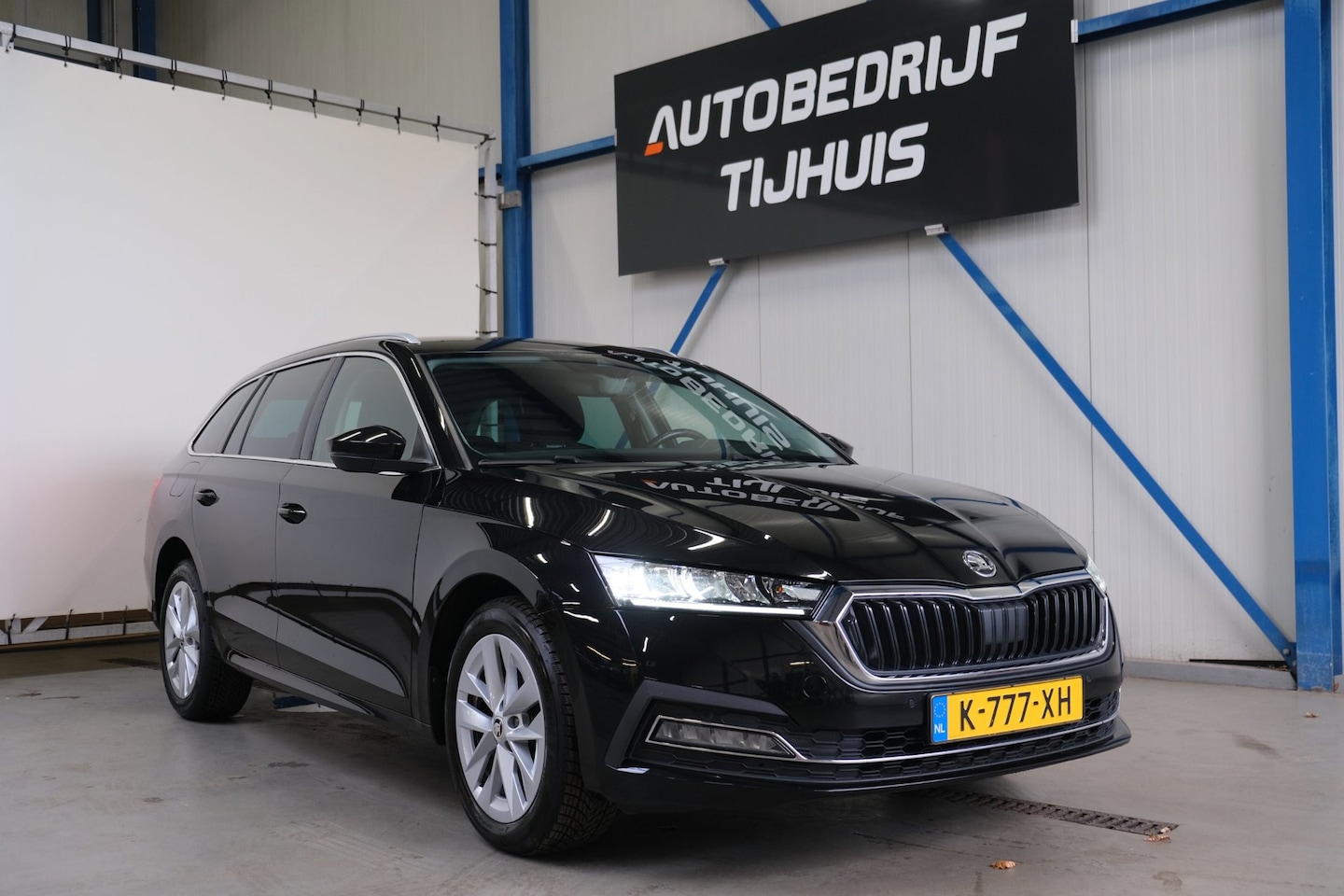 Skoda Octavia Combi - 1.0 e-TSI Business Edition Automaat - N.A.P. Airco, Cruise, Navi, PDC, Carplay, Trekhaak. - AutoWereld.nl