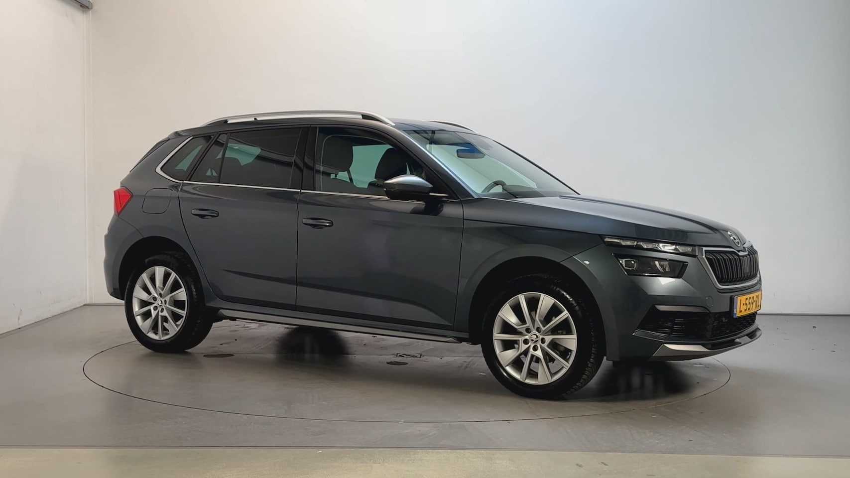 Skoda Kamiq - 1.0 TSI 110pk Business Edition LED Stoelverwarming Navigatie Parkeersensoren Virtual Cockp - AutoWereld.nl