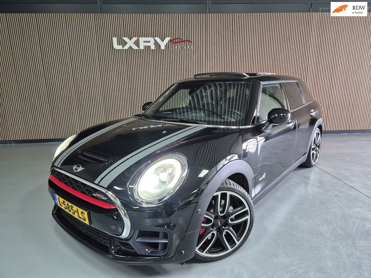 MINI Clubman - Mini 2.0 John Cooper Works ALL4 | Pano | Camera | Navi | Automaat | Storlverwarming| - AutoWereld.nl