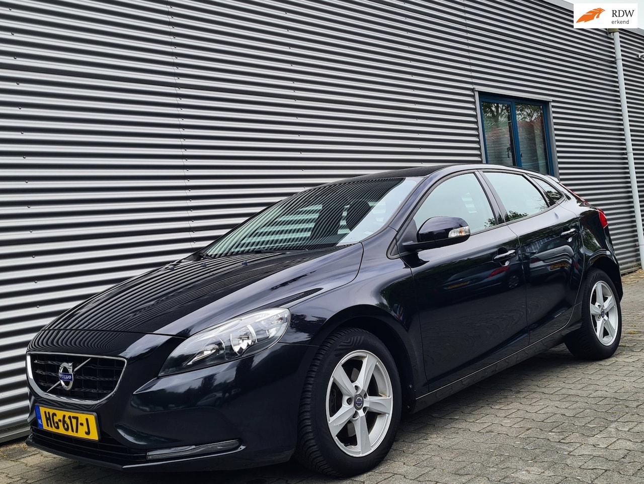 Volvo V40 - 1.6 D2 Momentum AUT 10-2014 Black Sapphire Metallic - AutoWereld.nl
