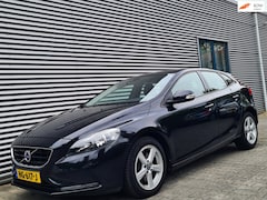 Volvo V40 - 1.6 D2 Momentum AUT 10-2014 Black Sapphire Metallic
