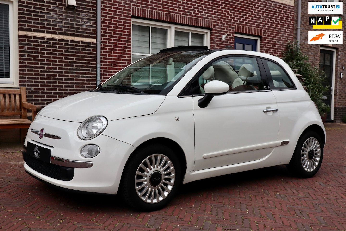 Fiat 500 C - | Poltrona Frau leder | Parkeersensoren | 15 inch lichtmetalen velgen | Chrome pakket | Bl - AutoWereld.nl