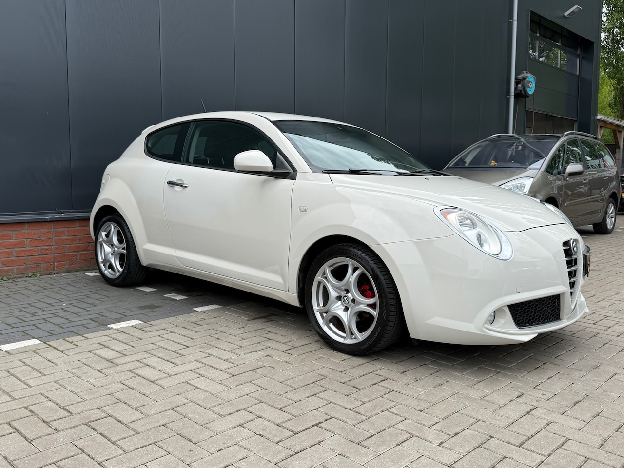 Alfa Romeo MiTo - 0.9 TwinAir Distinctive 0.9 TwinAir Distinctive (12 mnd BOVAG-garantie) - AutoWereld.nl