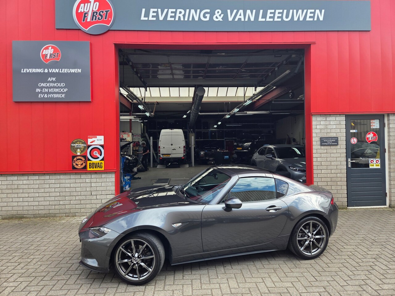 Mazda MX-5 RF - 2.0 SkyActiv-G 160 GT-M Automaat/ Parkeersensoren V+A/ Leder/ Stoelverwarming/ Navigatie/ - AutoWereld.nl