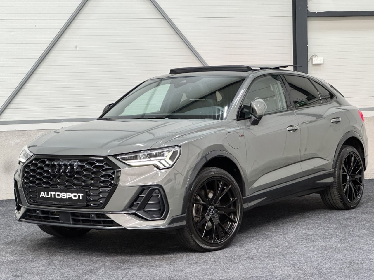 Audi Q3 Sportback - 45 TFSI e 245 Pk S-Line Pano B&O Navi Keyless Camera - AutoWereld.nl