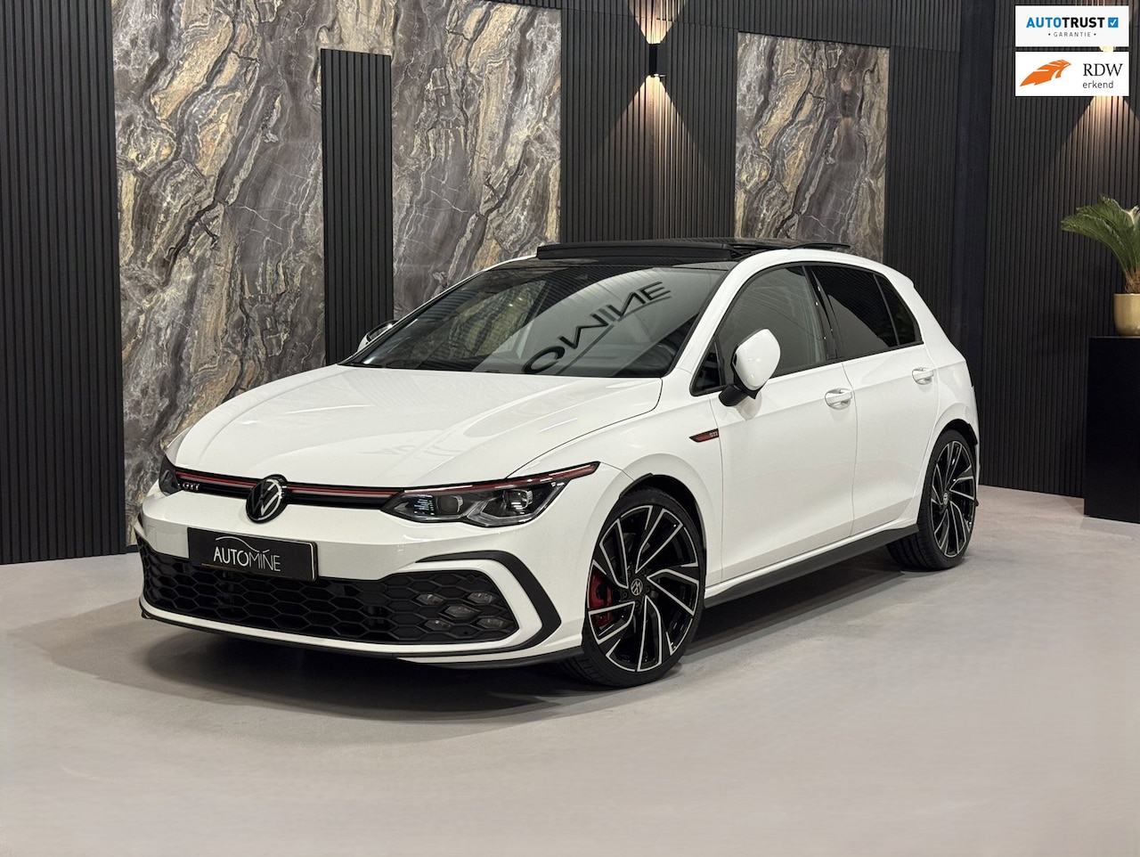 Volkswagen Golf - 2.0 TSI GTI|PANO|SFEER|BLIND SPOT|HARMAN KARDON|BOMVOL - AutoWereld.nl