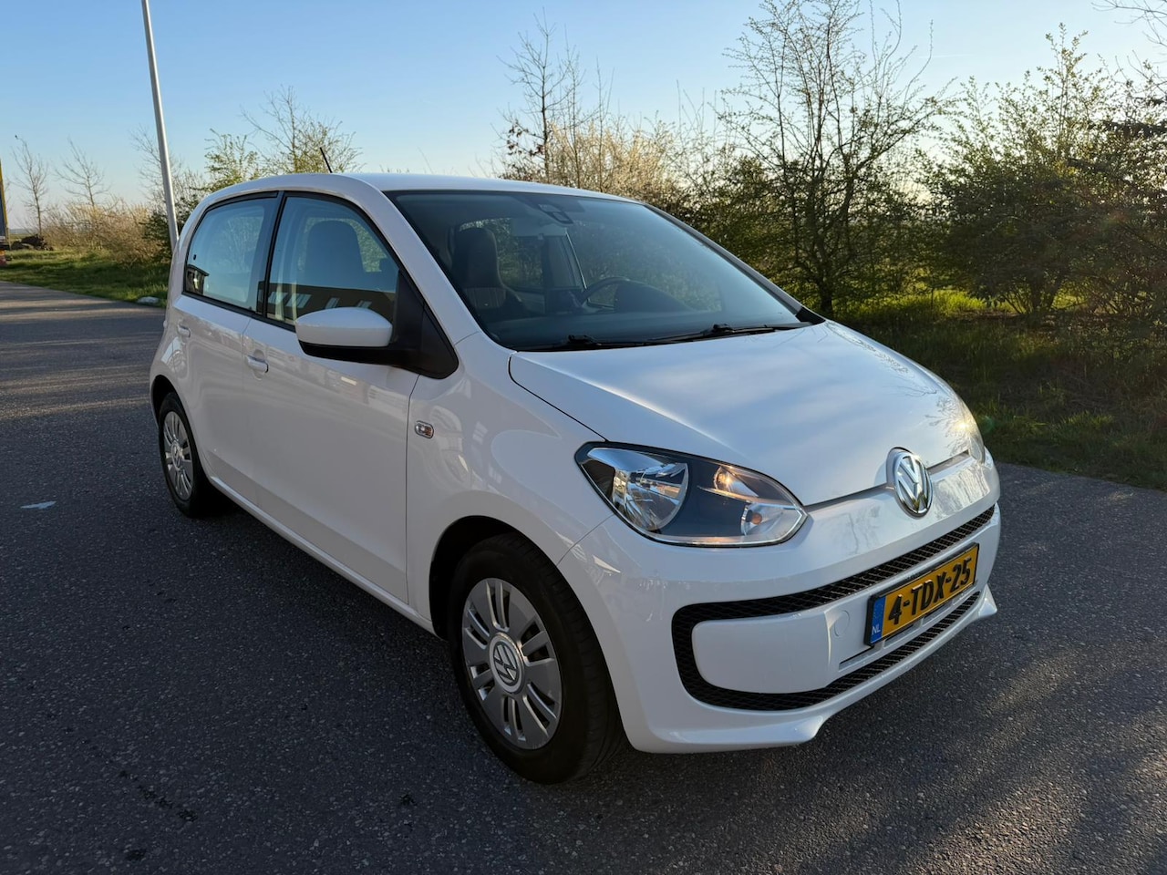 Volkswagen Up! - 1.0 move up! BlueMotion 5-Deurs Navi/Bluetooth/Airco - AutoWereld.nl