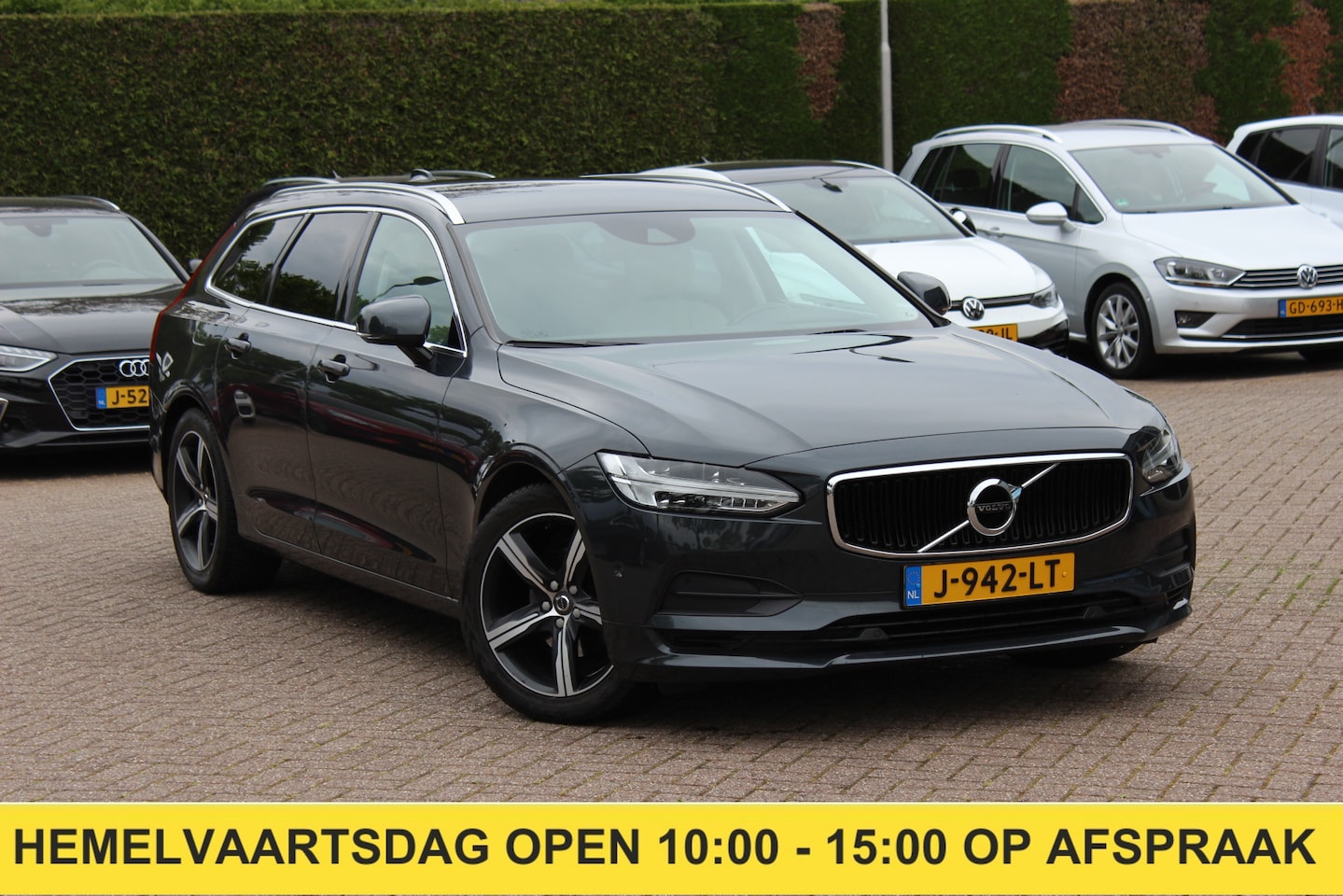 Volvo V90 - 2.0 D3 Momentum / Trekhaak / Camera / Luchtvering / Leder / 19'' R-design / Navigatie / Vi - AutoWereld.nl