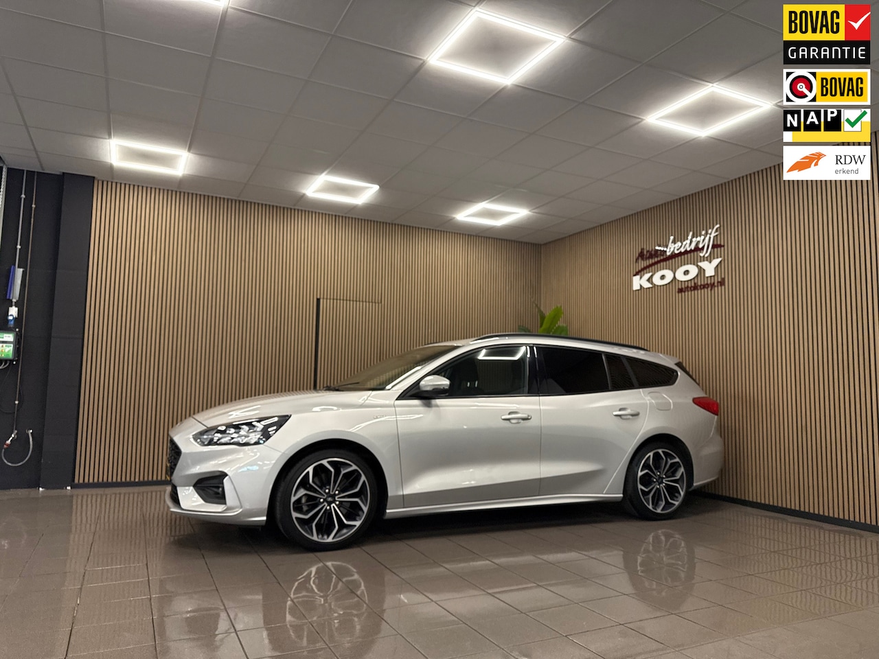 Ford Focus Wagon - 1.0 EcoBoost ST Line Business * 1e Eig / Carplay / Trekhaak / B&O / NL Auto * - AutoWereld.nl