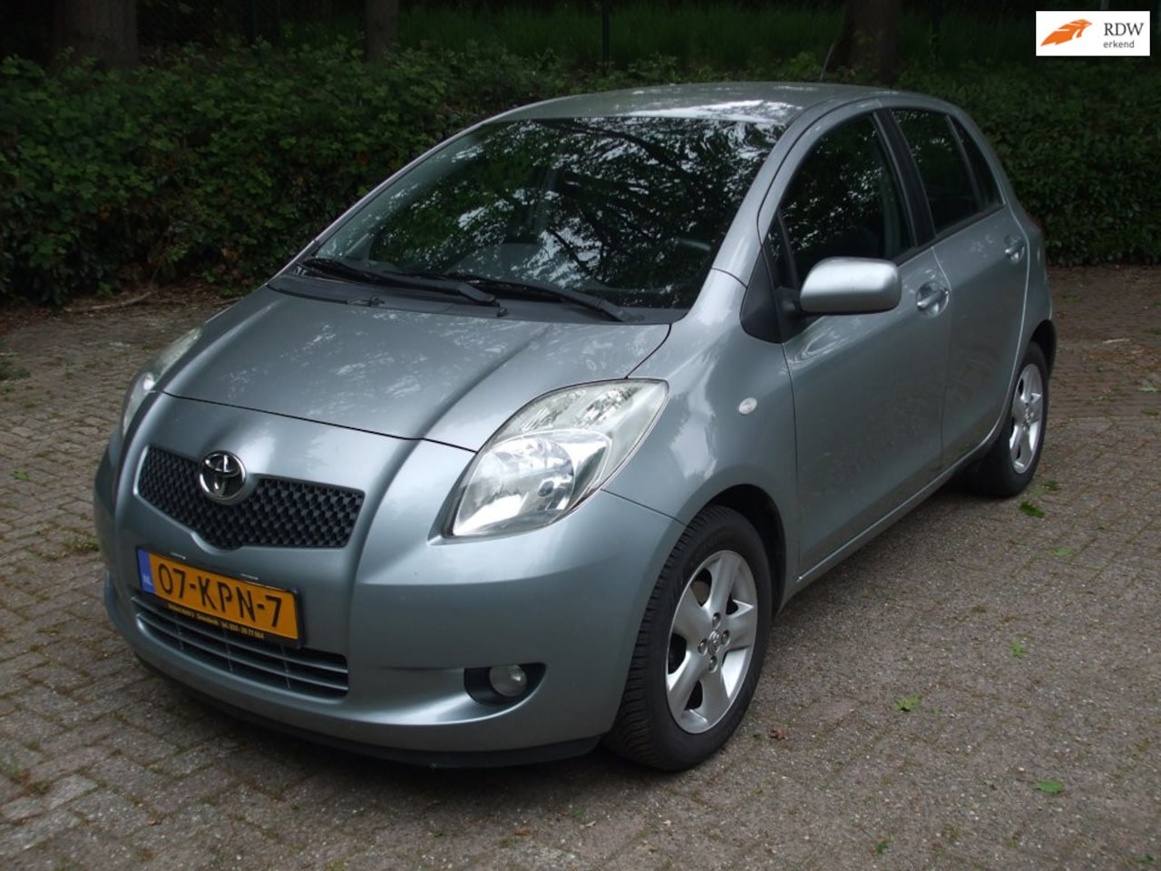 Toyota Yaris - 1.3 VVTi Terra clima 5 deurs grijs - AutoWereld.nl