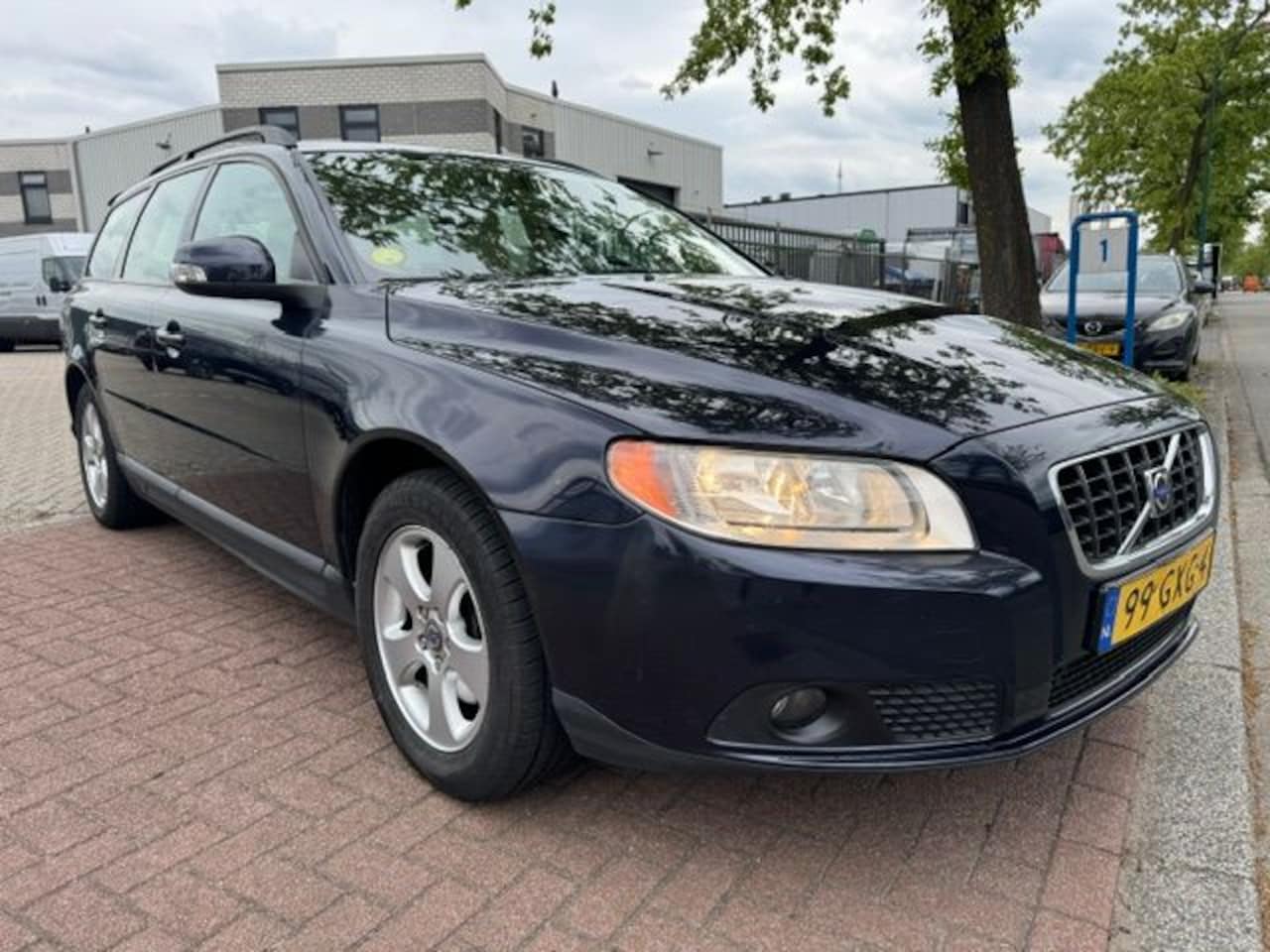 Volvo V70 - 2.0 145pk Kinetic Airco/ECC,Navigatie,Leder - AutoWereld.nl