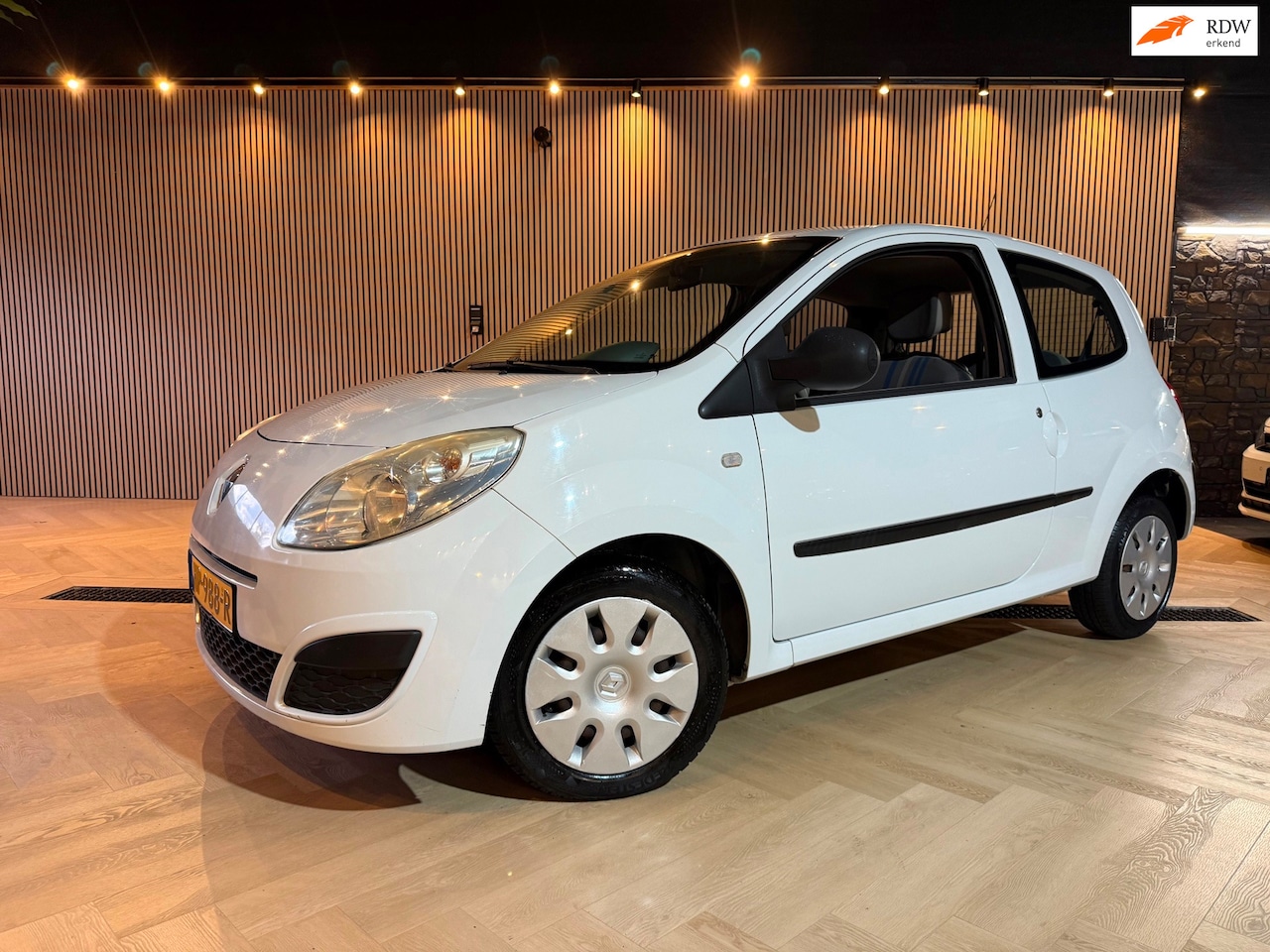 Renault Twingo - 1.2 Bluetooth | Elek- pakket - AutoWereld.nl