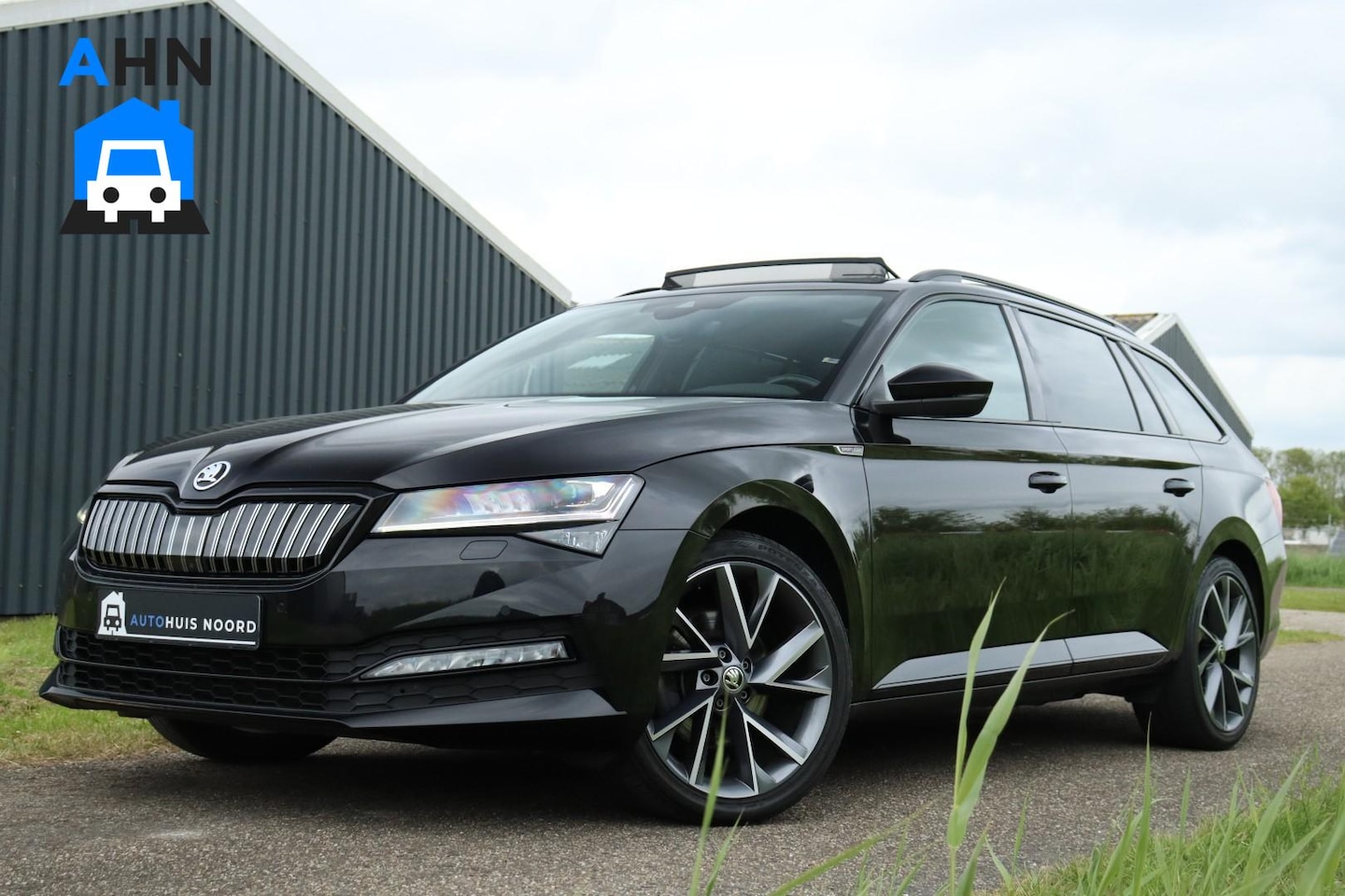 Skoda Superb Combi - iV / 218 PK / DSG / VOL OPTIES / Sportline / Black Edition / Virtual Cockpit / Pano / 360 - AutoWereld.nl