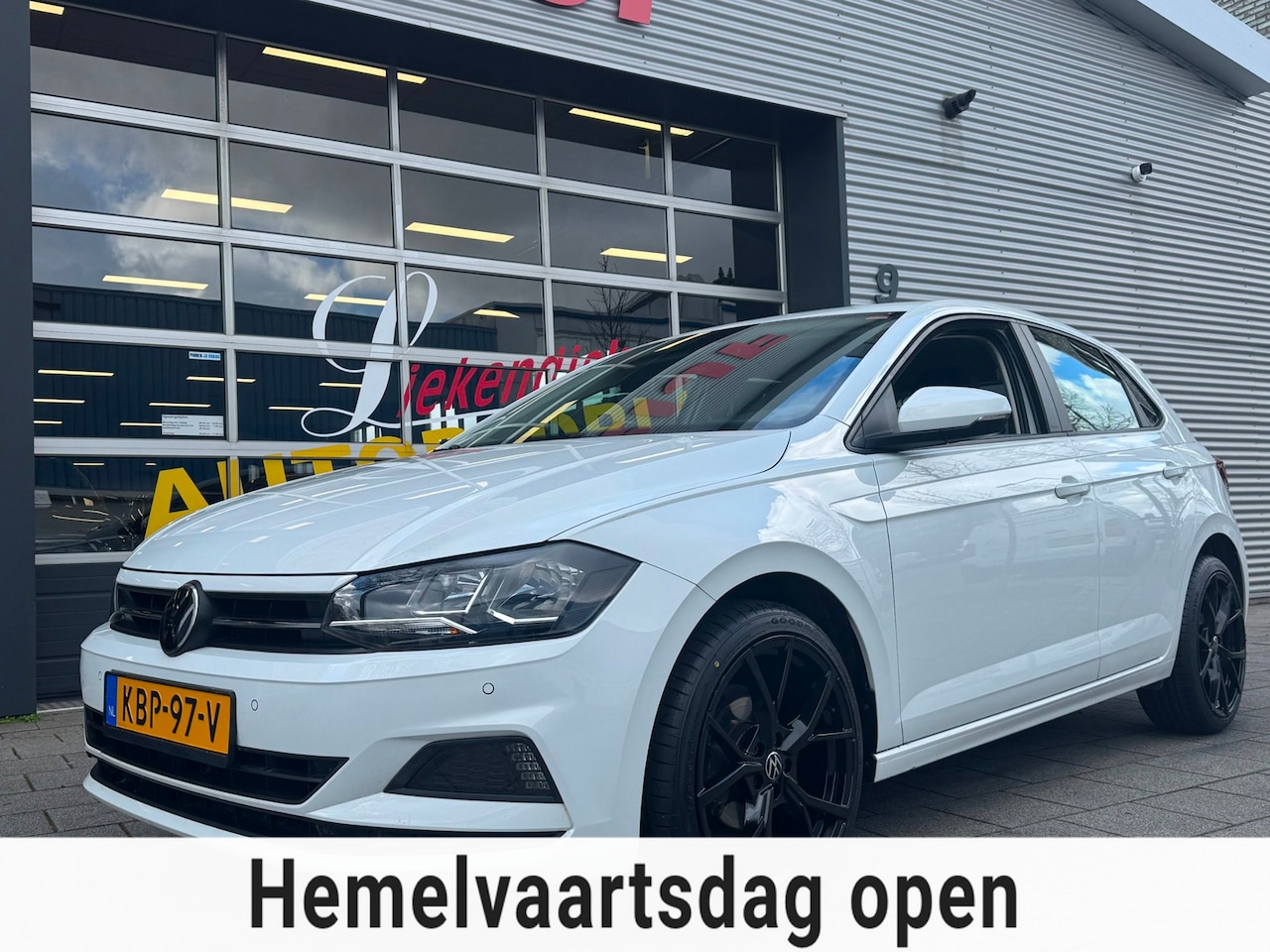 Volkswagen Polo - 1.0 Trendline - Navigatie I Airco I PDC I LED I Nwe Sport velgen 18 inch I Veiligheid pakk - AutoWereld.nl