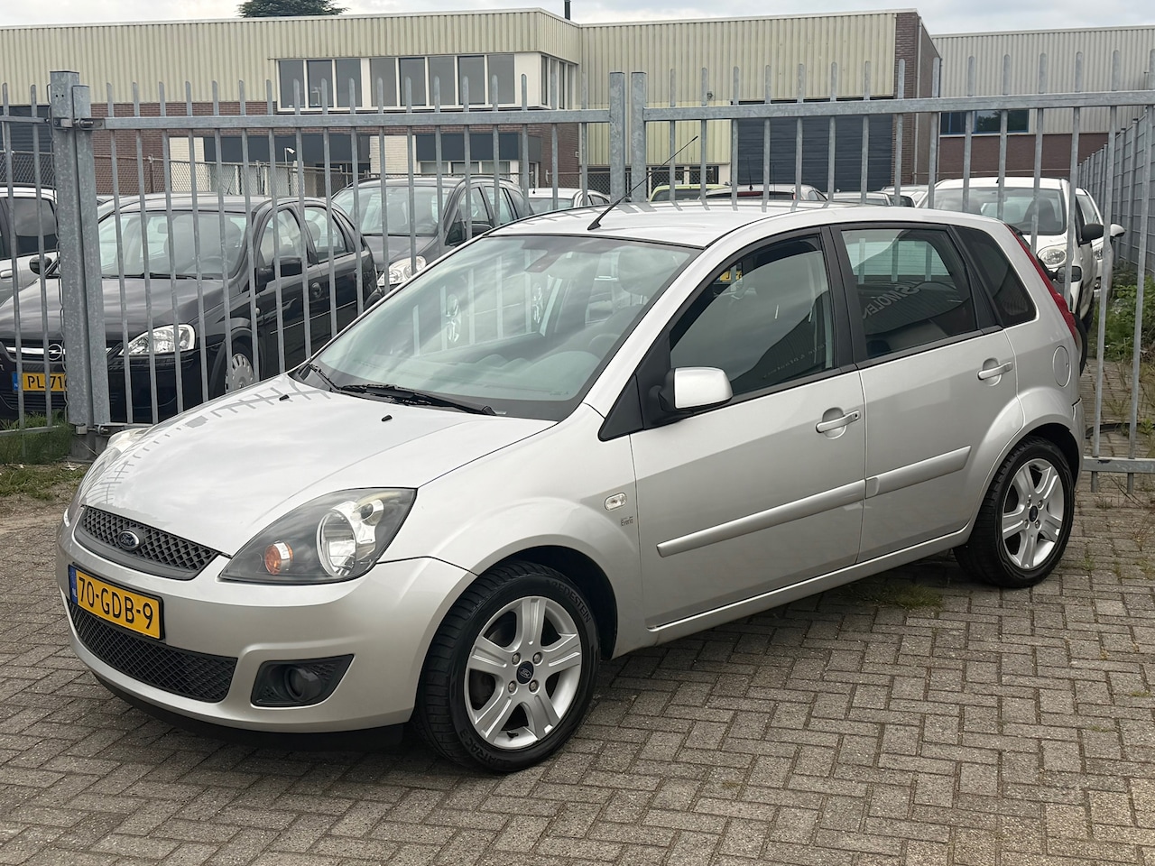 Ford Fiesta - 1.3-8V Futura XL 69PK 5 DEURS! NL AUTO NAP! AIRCO ECC l Elek pakekt l LMV l PDC! DEALER OH - AutoWereld.nl
