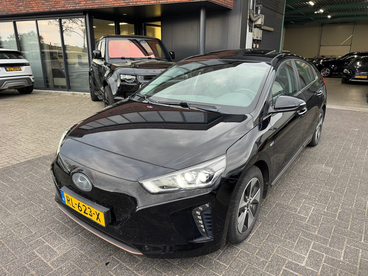 Hyundai IONIQ - Premium EV LED PANO ACC LEER CAMERA VOL ORIG NL NAP - AutoWereld.nl