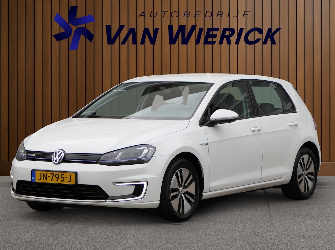 Volkswagen e-Golf - 5 deurs 83% SOH | Apple Carplay | NAP - AutoWereld.nl