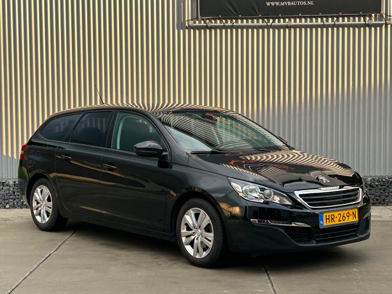 Peugeot 308 SW - 1.6 BlueHDI Blue Lease Pack 1.6 BlueHDI Blue Lease Pack, Navi, Clima, Cruise, Trekhaak - AutoWereld.nl
