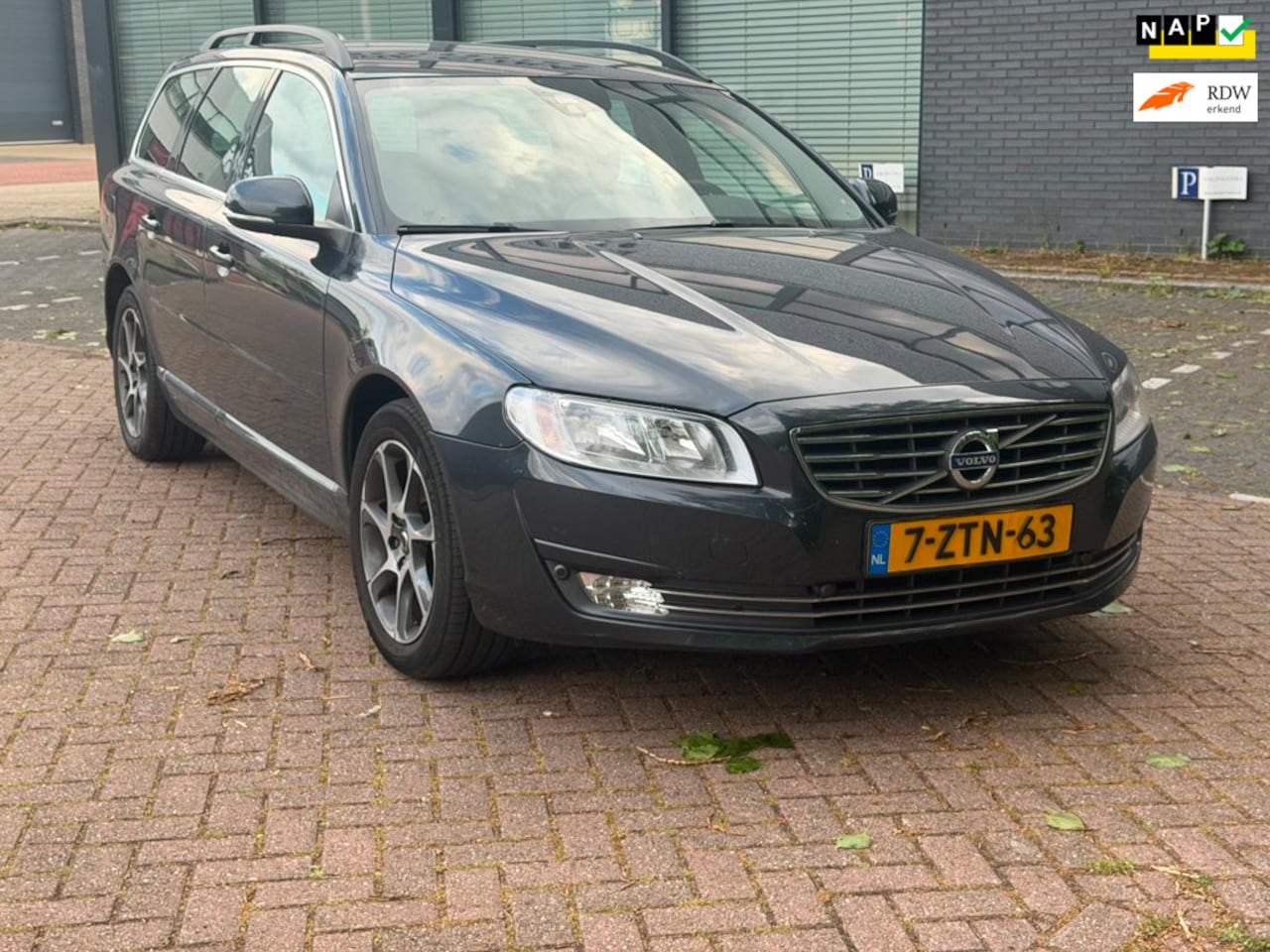 Volvo V70 - 2.0 D4 Nordic 2.0 D4 Nordic+ - AutoWereld.nl