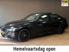 BMW 3-serie - 318i M Sport Edition AUT. LEDER NAVIGATIE PDC STOELVERWARMING CRUISE KEYLESS-GO