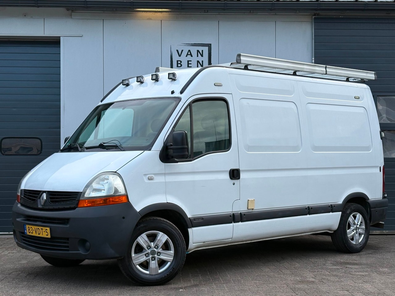 Renault Master - T35 2.5dCi 120pk L2H2 Airco Cruise Camera - AutoWereld.nl