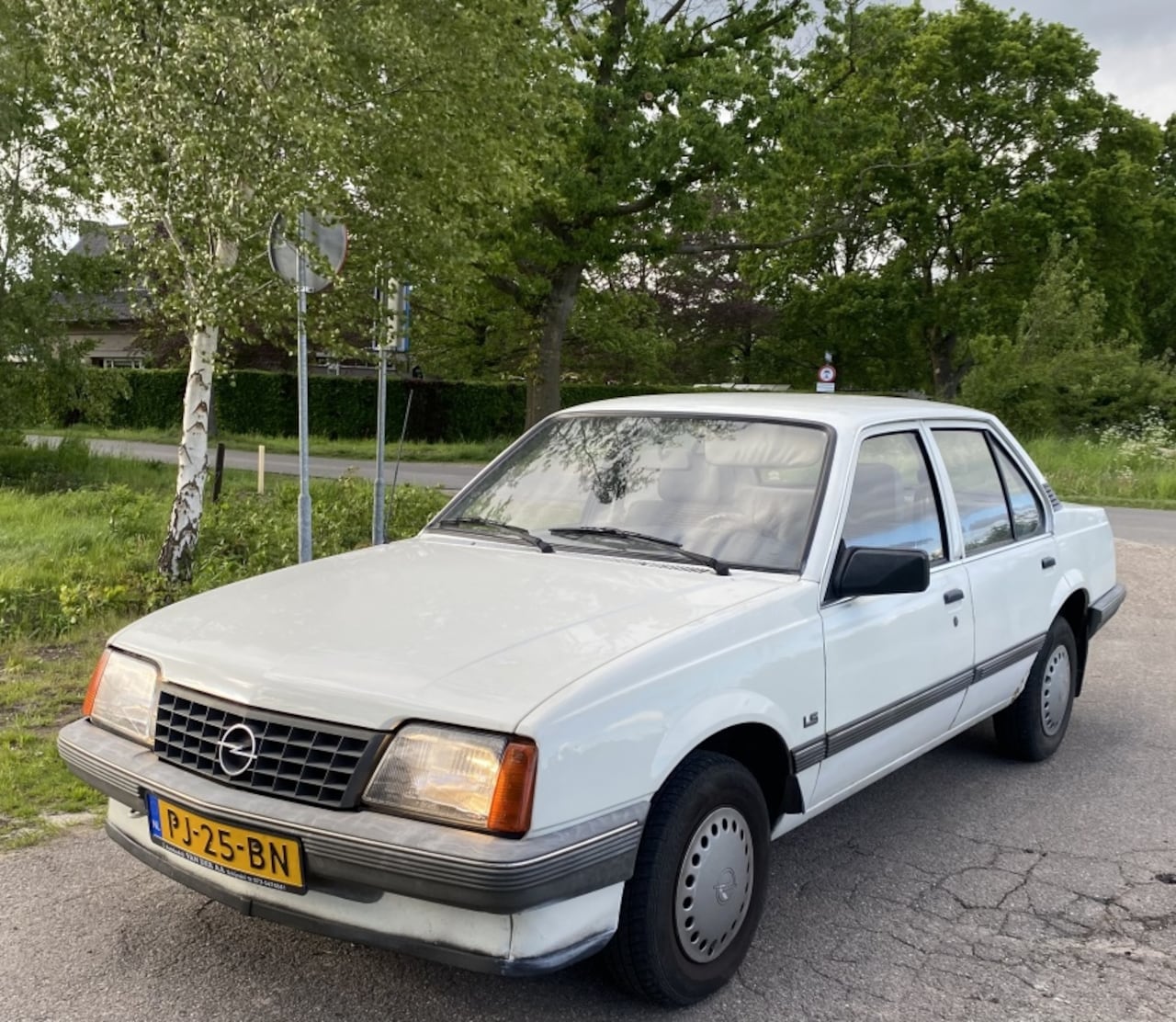 Opel Ascona - Oltimer, 1.6 S LS - AutoWereld.nl