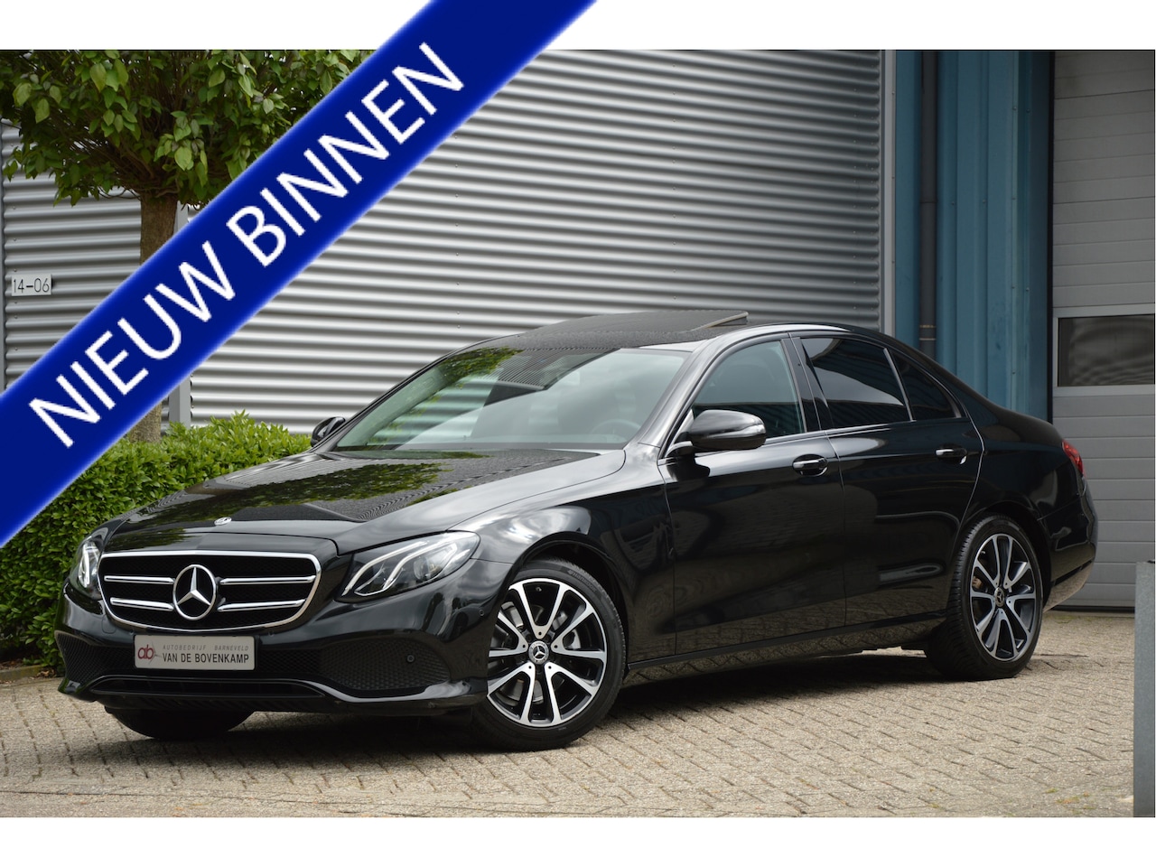 Mercedes-Benz E-klasse - 200 AVANTGARDE | AUTOMAAT | SCHUIFDAK | NIGHT PAKKET | SFEERVERL | CARPLAY | LED | CAMERA - AutoWereld.nl
