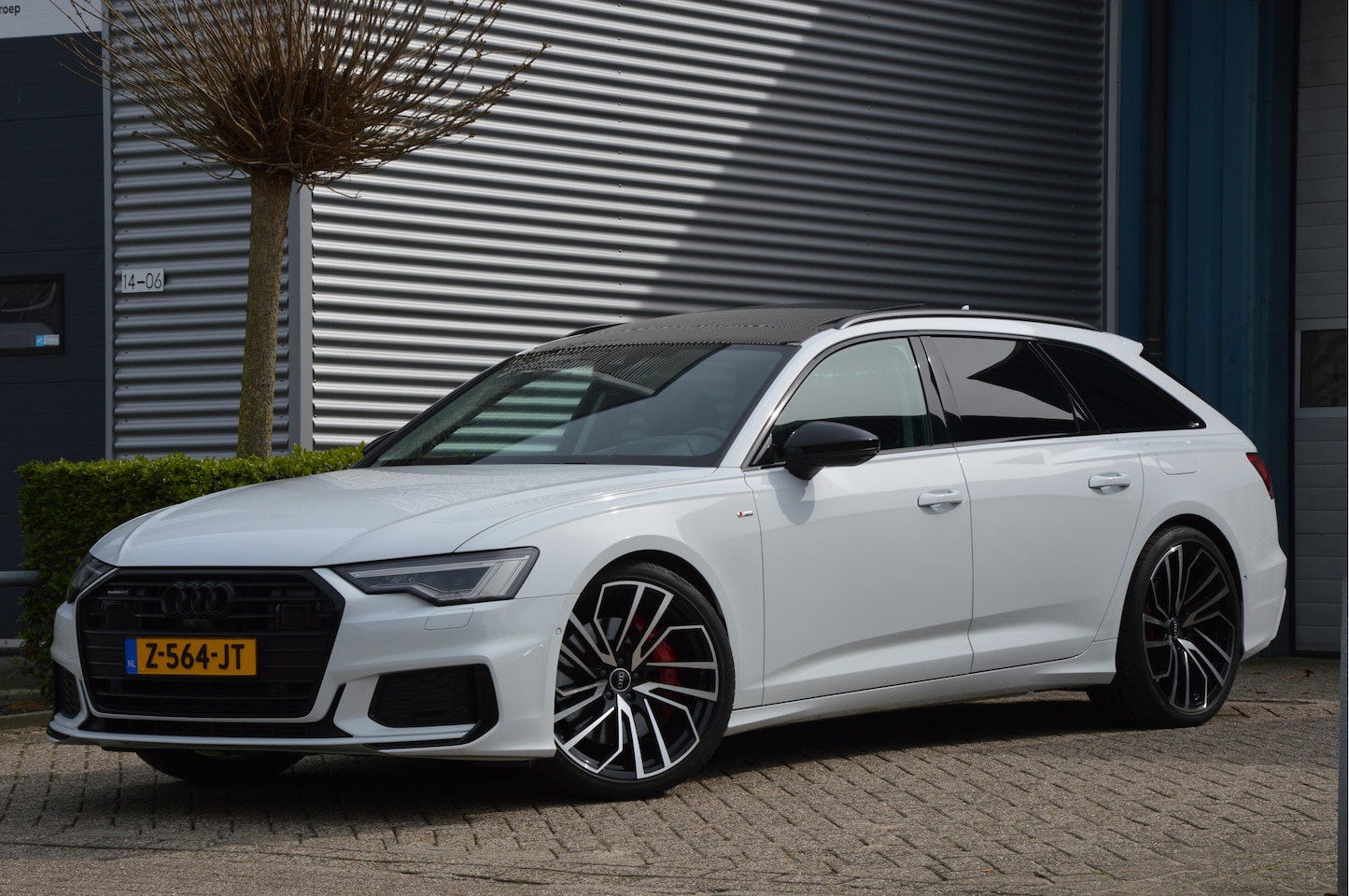 Audi A6 Avant - 55 TFSI e Quattro Competition S-Line PANORAMADAK | 21" | LED | TREKHAAK | CAMERA | ENZ - AutoWereld.nl